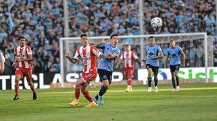 Unión sufrió una durísima derrota ante Belgrano y depende de un milagro para salvarse