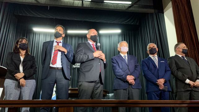 El gobernador Omar Perotti luego de la reunión realizada este jueves por la mañana en los Tribunales Federales de Entre Ríos al 500.