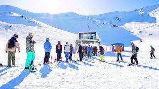 El Centro de Actividades de Montaña La Hoya ofrece un centro de esquí ubicado cerca de Esquel, en la provincia de Chubut.