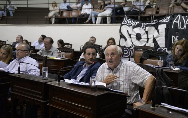 La llave. La suba de la tasa general de inmuebles contó con el voto de ediles opositores como Roberto Sukerman y Héctor Cavallero.