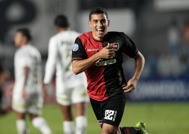 Golazo. Marcos Portillo anotó el segundo para que Newells supere 2 a 1 a Santos en el final