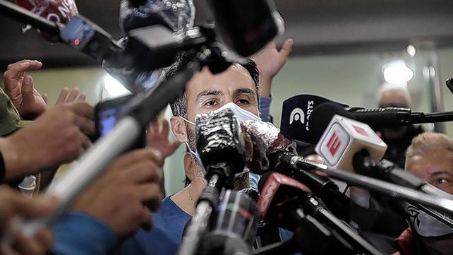 El médico personal de Diego Maradona expresó que seguiría su tratamiento en su domicilio particular.&nbsp;