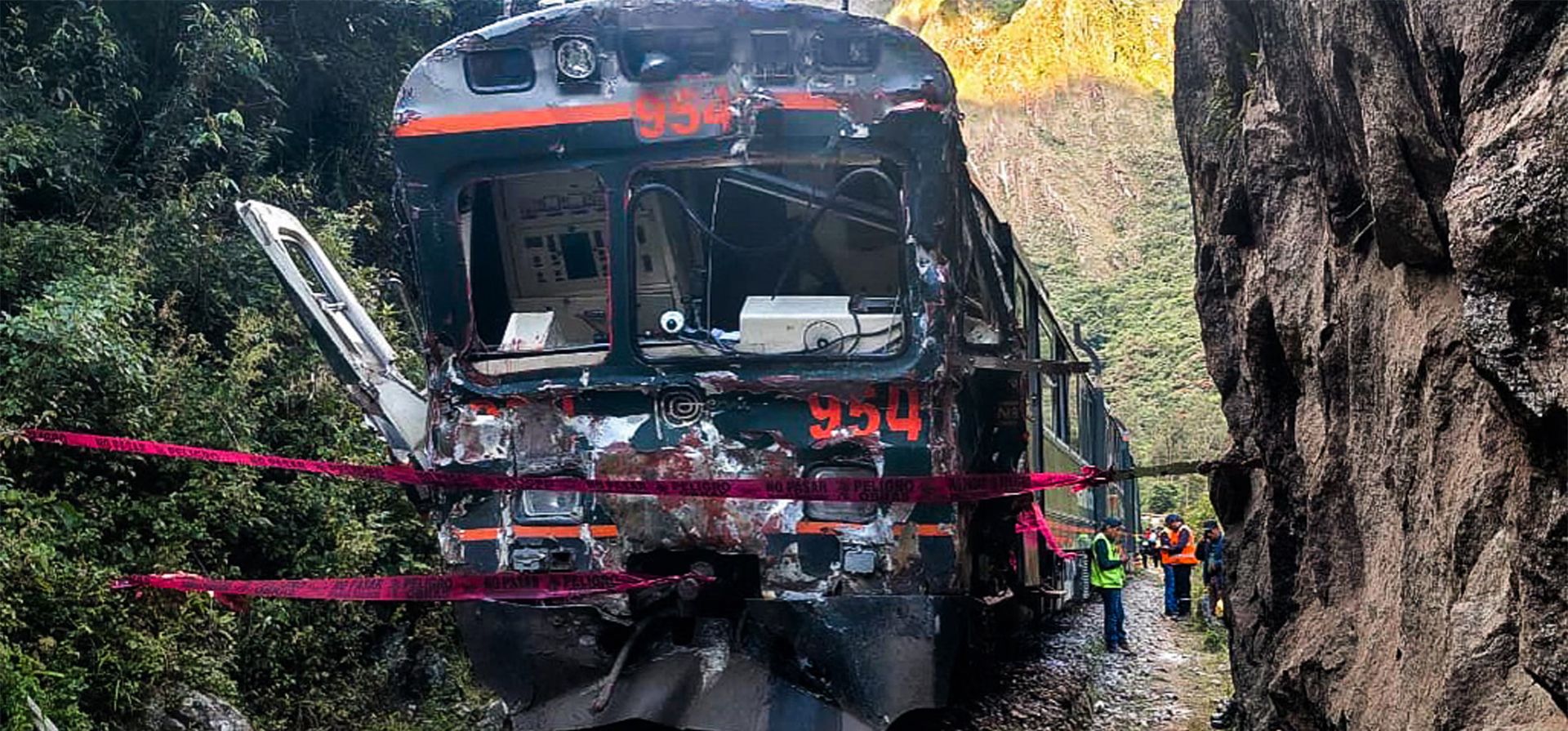 Una colisión frontal entre dos trenes en la línea que da servicio a Machu Picchu causó la muerte de una persona y al menos 40 más heridos, Machu Picchu, Perú. Fotografía: Carolina Paucar/AFP/Getty Images Una colisión frontal entre dos trenes en la línea que da servicio a Machu Picchu causó la muerte de una persona y al menos 40 más heridos, Machu Picchu, Perú. Fotografía: Carolina Paucar/AFP/Getty Images