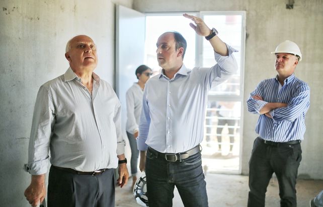 Corral y Lifschitz firmaron un convenio para obras de infraestructura en barrio Jesuitas