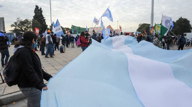 Vicentin: fuerte respaldo en el Monumento a la Bandera a la intervención estatal