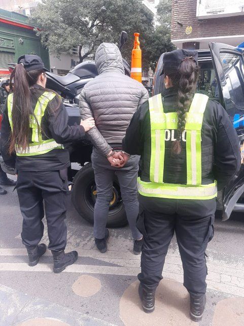 El motociclista apresado en Rioja y Presidente Roca. Escapó de un control