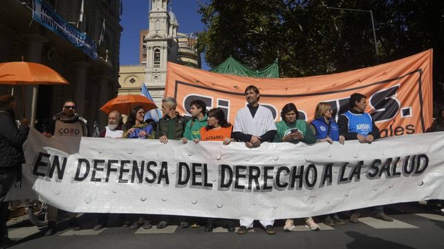 La Marcha Federal de Salud se hizo escuchar en Rosario: El sistema está roto