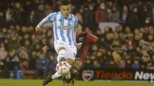 Leonel Lolo Miranda, ex-Racing, fue grabado vendiendo joyas en su barrio.