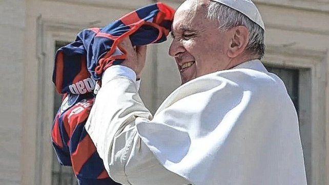 Francisco, el Papa futbolero que llevó a San Lorenzo en el corazón Francisco, el Papa futbolero que llevó a San Lorenzo en el corazón