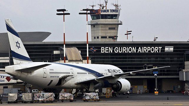 Grandes líneas aéreas suspendieron vuelos desde y hacia Israel luego del ataque de Hamas. El aeropuerto Ben Gurion de Tel Aviv con vuelos atrasados o cancelados