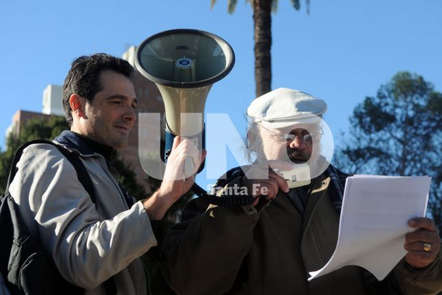 Mateada y debate en la plaza San Martín