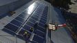 Solar. Los paneles están en el techo de los almacenes de Enersa.