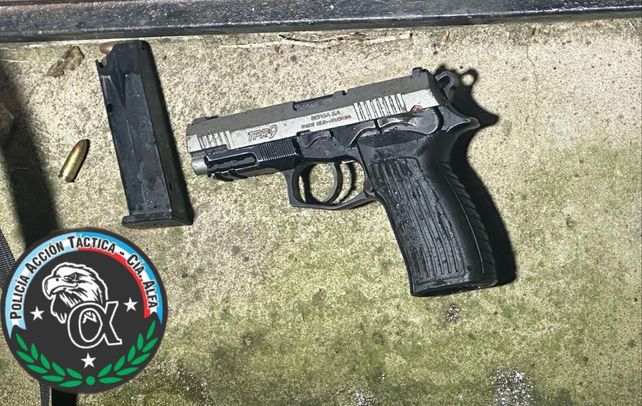 La policía secuestró una pistola Bersa TPR9 en Lejarza al 5300 tras un doble homicidio sobre Uruguay al 5300.