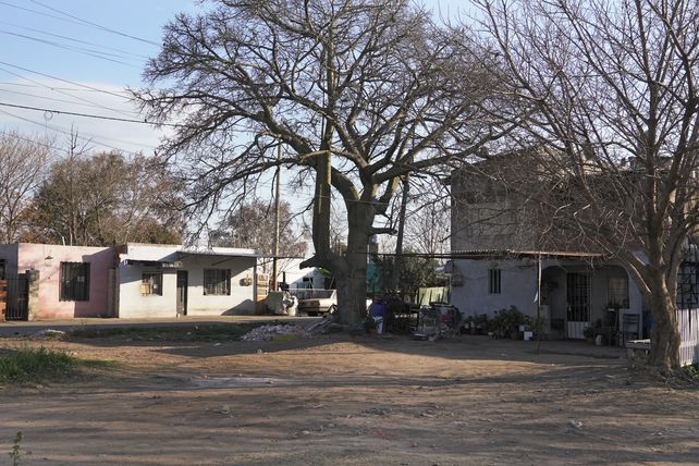 El quiosco Giovani está frente a la casa de dos plantas donde vivía Ríos con su familia.