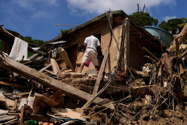 Ascendieron a 117 las muertes por los deslaves cerca de Río de Janeiro
