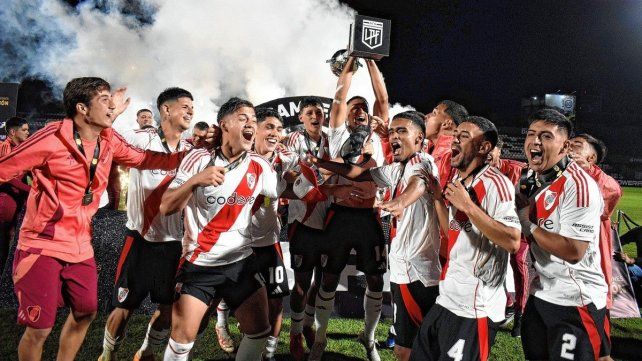 River venía de ganar el segundo certamen y ahora alzó el Trofeo de Campeones en Reserva.