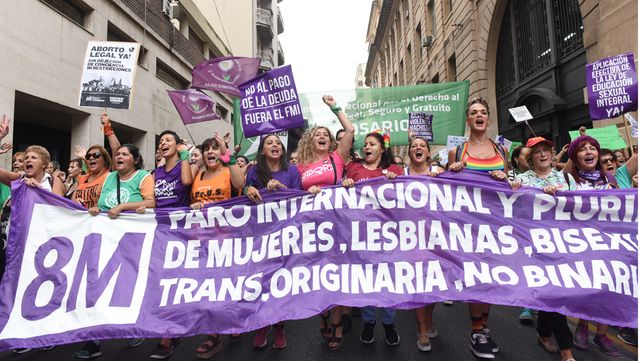 Las mejores fotos de la impactante movilización de mujeres en Rosario