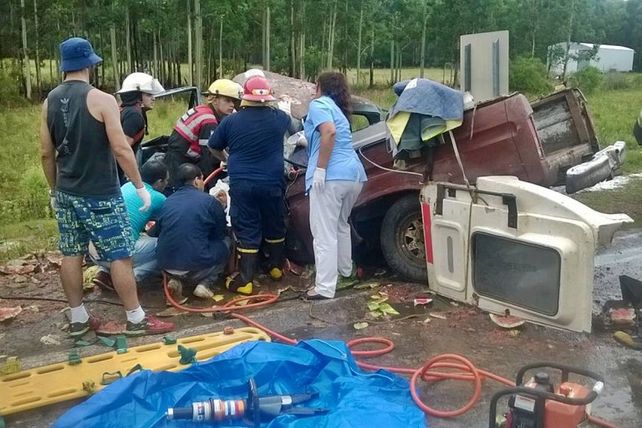 Un choque frontal entre un auto y una camioneta provocó otra muerte en la Autovía Artigas