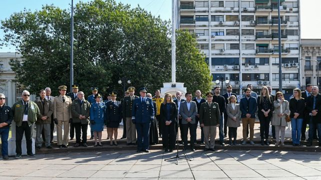 Autoridades recordaron el legado de San Martín en un nuevo aniversario de su fallecimiento. El acto se realizó al pie de su monumento