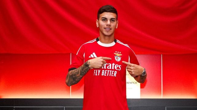 Enzo Barrenechea con la camiseta del Benfica. El ex-Newells marcó un gol en la Champions ante un equipo debutante.&nbsp;