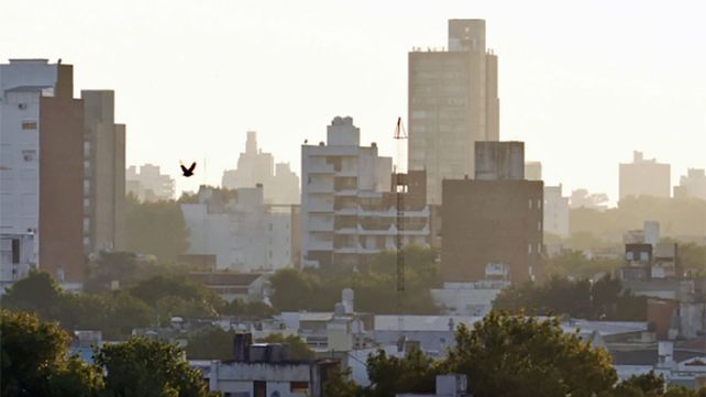 Volvió el humo a Rosario: llega desde el sur, de un foco en San Pedro