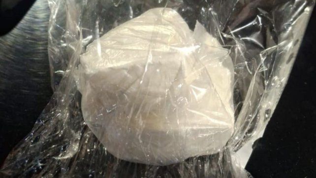 Barrio Las Flores: policías hallaron trozos de cocaína a un menor de 16 años en el control de un taxi
