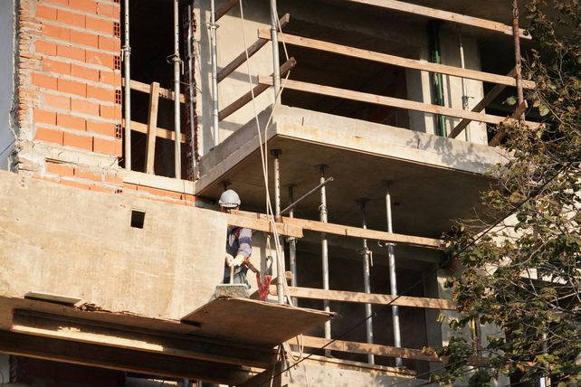 Los permisos para nuevas obras cayeron por tercer mes consecutivo en Rosario.