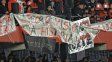 El fuerte mensaje de los hinchas de Colón hacia la directiva y el plantel en una bandera