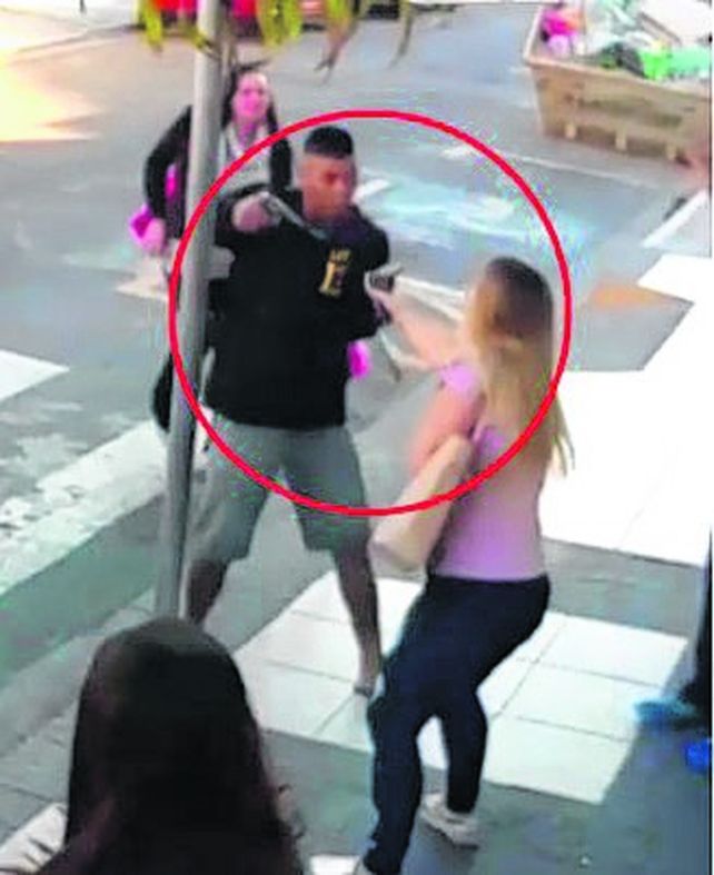 crimen. La policía dispara.