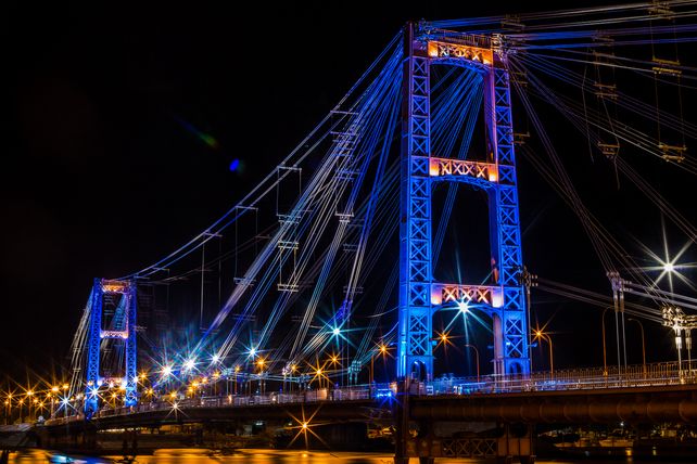 Con la nueva iluminación LED, el Puente Colgante resaltará su fisonomía y estructura