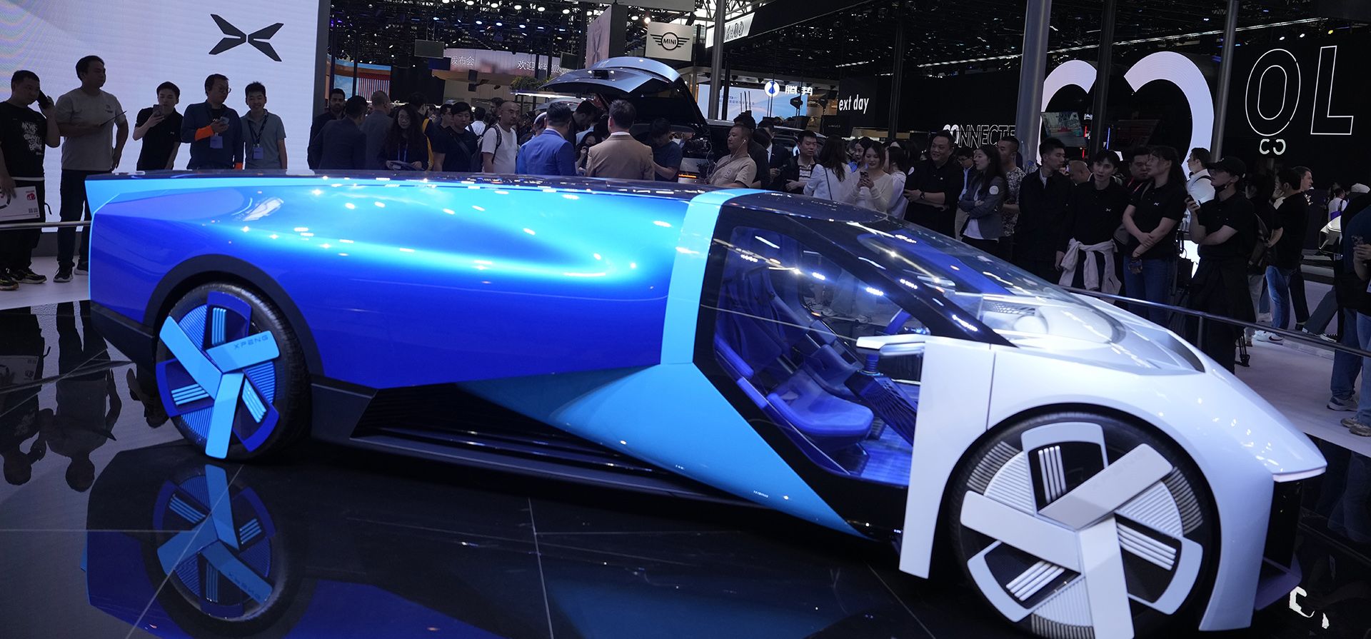 Un concepto de automóvil volador eVTOL de AeroHT, se exhibe durante Auto China 2024 celebrado en Beijing, el jueves 25 de abril de 2024. Los fabricantes de automóviles globales y las nuevas empresas de vehículos eléctricos presentaron nuevos modelos y automóviles conceptuales en el salón del automóvil más grande de China el jueves. (Foto AP/Ng Han Guan) Un concepto de automóvil volador eVTOL de AeroHT, se exhibe durante Auto China 2024 celebrado en Beijing, el jueves 25 de abril de 2024. Los fabricantes de automóviles globales y las nuevas empresas de vehículos eléctricos presentaron nuevos modelos y automóviles conceptuales en el salón del automóvil más grande de China el jueves. (Foto AP/Ng Han Guan)