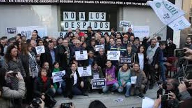 La Justicia reincorpora a 110 de los 357 empleados cesanteados en Télam
