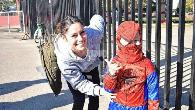 El hincha de Colón siempre pone su sello indeleble a cada presentación del equipo en el estadio Brigadier López.