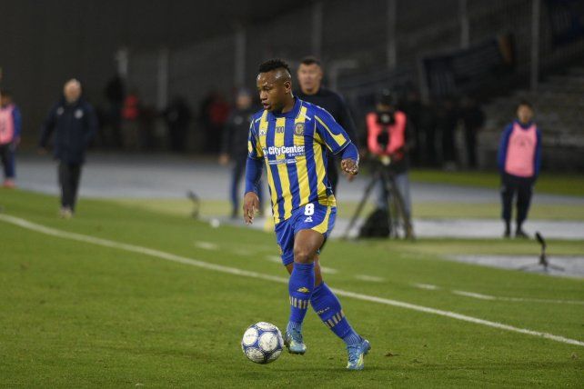El colombiano Jaminton Campaz ingresó desde el banco de relevos ante Talleres y ahora podría ser de la partida con Gimnasia La Plata. Central lo necesita.