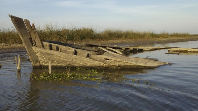 La bajante del río Paraná dejó al descubierto un buque hundido en 1921
