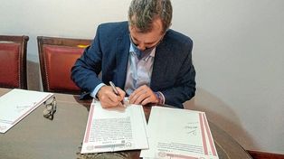 Danilo Capitani, firmó las actas de reconocimiento de derechos posesorios.