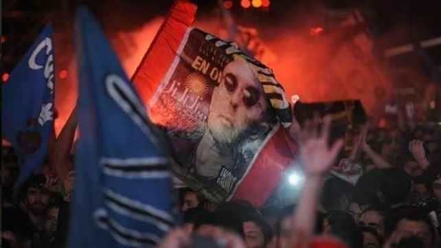 Teléfonos y un grupo de Facebook para familiares y amigos de los que fueron al show