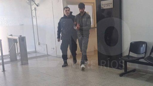 El joven de Crespo acusado de chocar y matar a un policía  seguirá preso en su casa