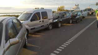 Varios vehículos chocaron en avenida Circunvalación este martes por la mañana.