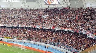 Más postales del show impactante de los hinchas de Colón