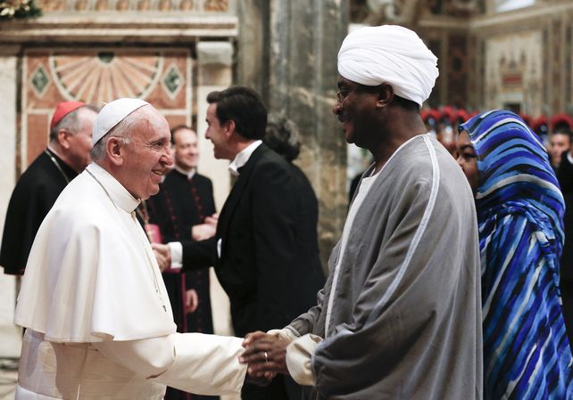 El Santo Padre. Francisco recibió ayer a 180 embajadores de todo el mundo y habló sobre la crisis migratoria.