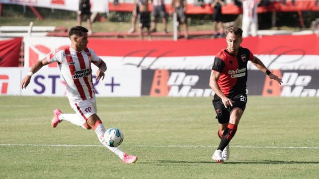 Martino trata de escalar por su sector para inquietar al darsenero.
