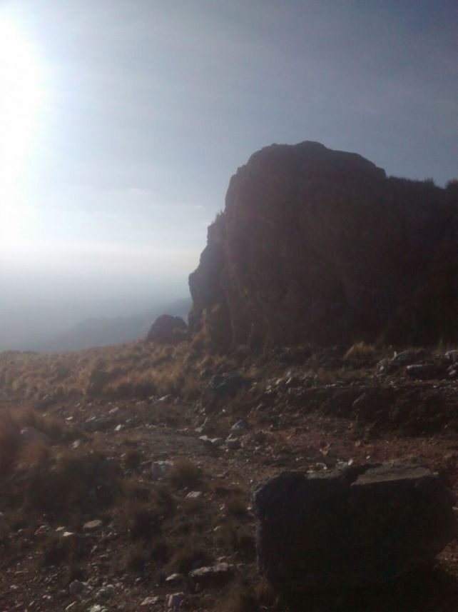 La zona donde falleció el turista al caer desde una roca.&nbsp;