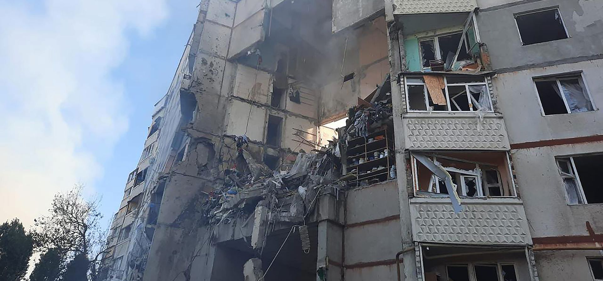 Un ataque ruso afectó a un edificio residencial en Kharkiv, Ucrania, el martes 24 de septiembre de 2024. (Administración de la ciudad de Kharkiv vía AP) Un ataque ruso afectó a un edificio residencial en Kharkiv, Ucrania, el martes 24 de septiembre de 2024. (Administración de la ciudad de Kharkiv vía AP)