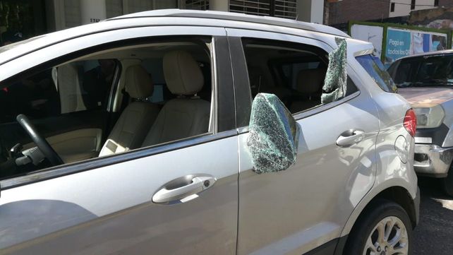 Pellegrini y Buenos Aires: motochorros robaron a un hombre que iba en auto