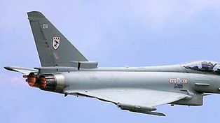 Inglaterra envi&oacute; cuatro aviones a  las Malvinas y Argentina protest&oacute;