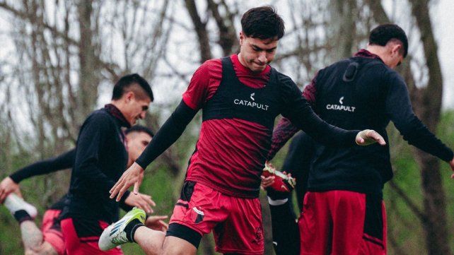 Delfino ajusta piezas para su debut en Colón: los 11 que arrancarían ante San Telmo