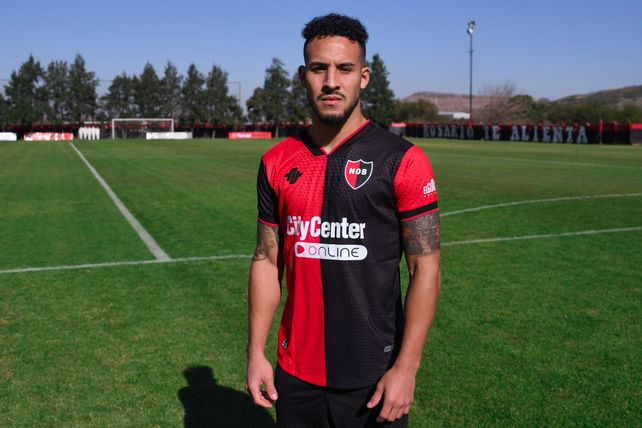 El paraguayo Cardozo ya se puso la casaca rojinegra.