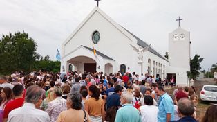 De festejo. La ceremonia inaugural, ayer, en la esquina de 20 de Noviembre y Alvarez Condarco.