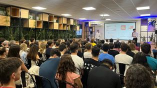 Durante la 8ª edición de premio emprendedor los estudiantes presentaron seis proyectos.&nbsp;